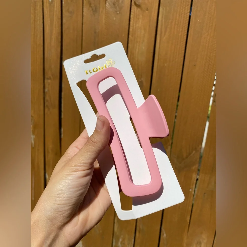 Matte Rounded Rectangular Cut-Out Claw Clip - Picture 1 of 6
